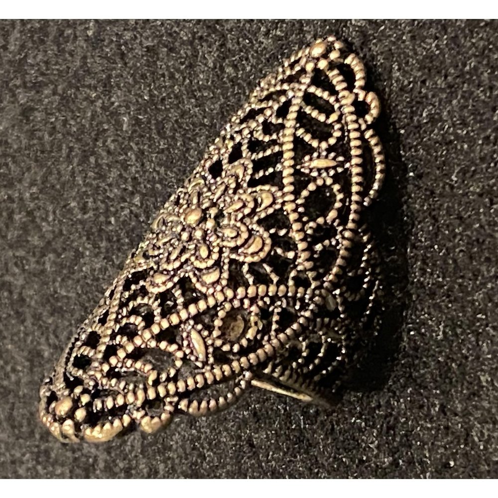 💍 Large Flowery Ring